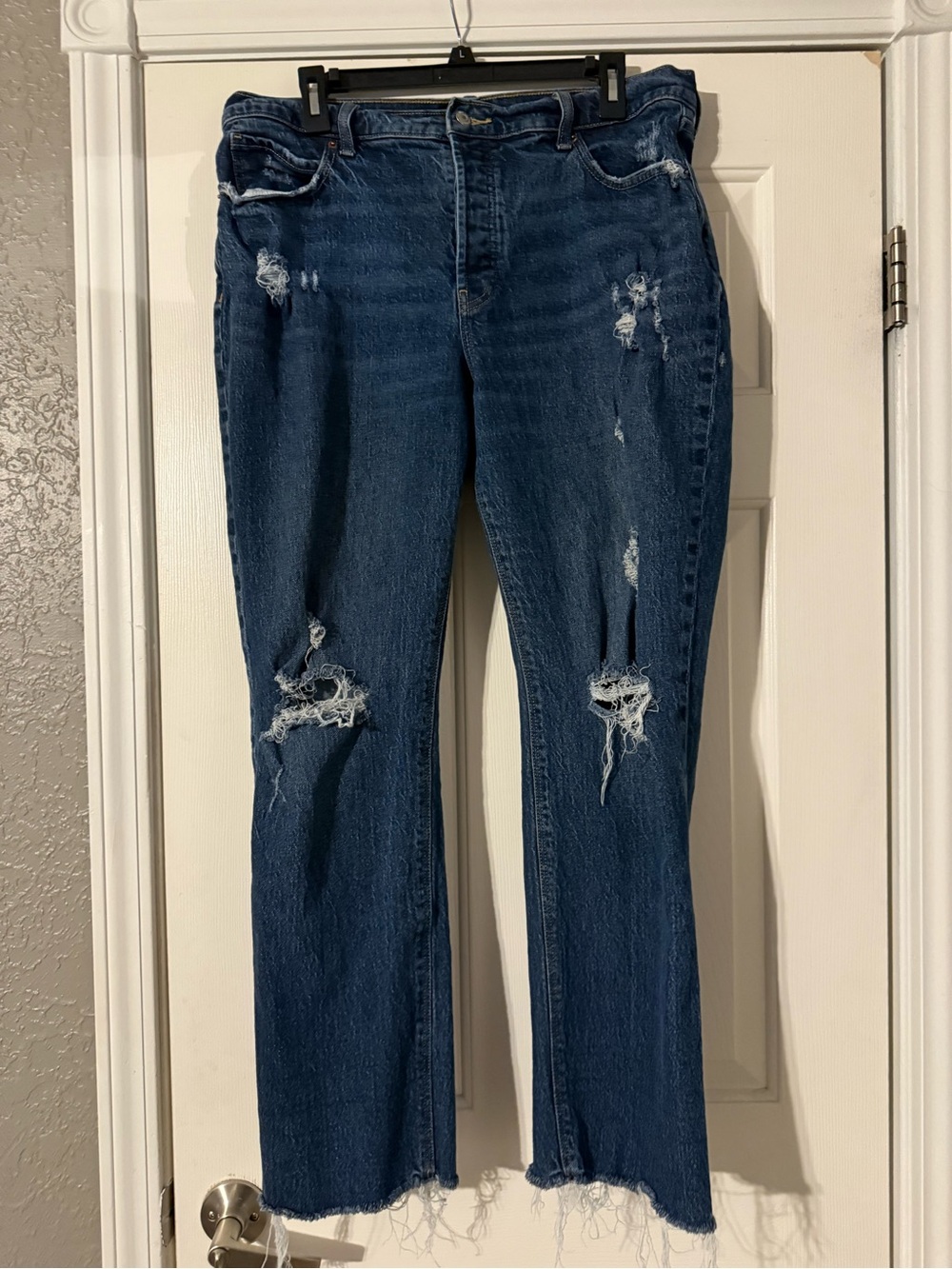 Old Navy Distressed Dark Blue Slouchy StraightJeans